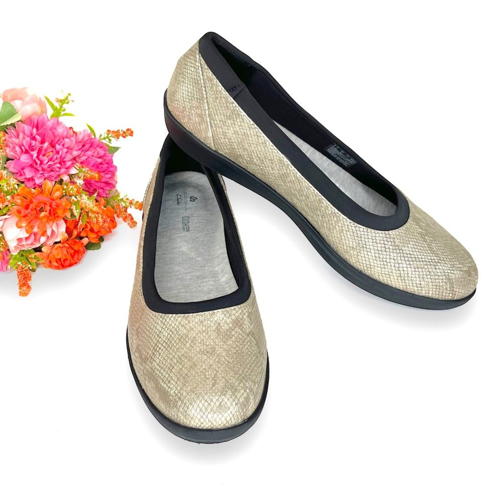 Cloudsteppers by Clarks Ayla Taupe Snake Print Flat Size 9.5